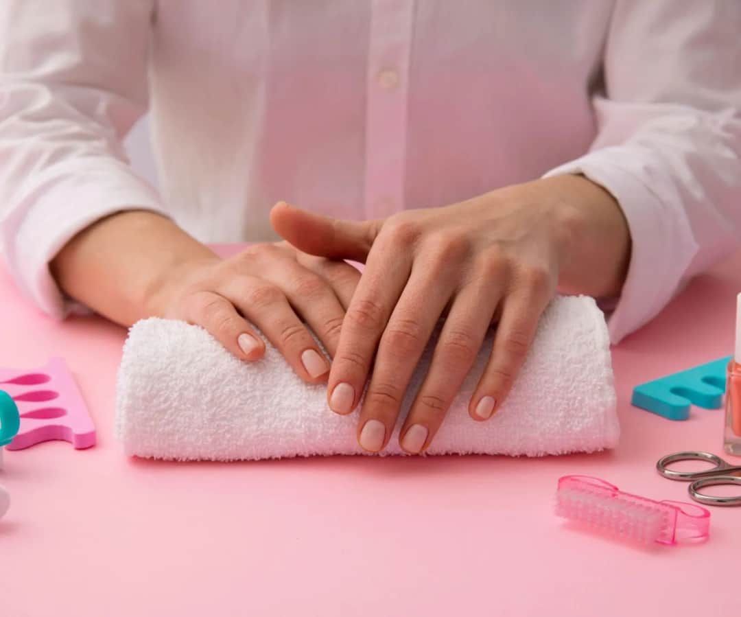 Czym są mydlane paznokcie? Poznaj ich sekrety i korzyści dla twoich dłoni