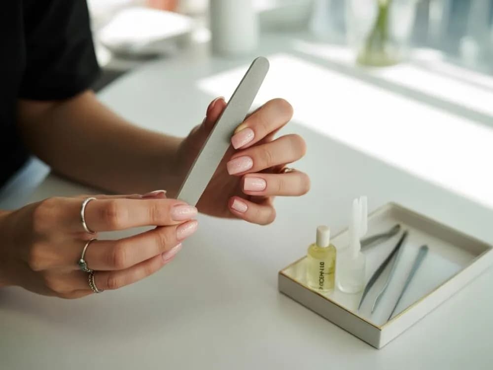 Jak skrócić paznokcie żelowe w domu bez ryzyka uszkodzenia Jak skrócić paznokcie żelowe w domu bez ryzyka uszkodzenia