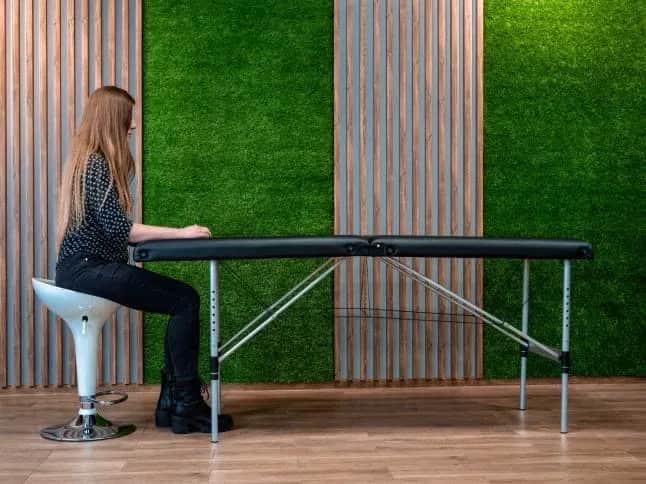 Jakie łóżko do przedłużania rzęs zapewni komfort i mobilność?