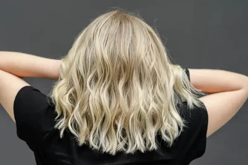 Jaki olejek do włosów rozjaśnianych, aby uniknąć zniszczeń i suchości?