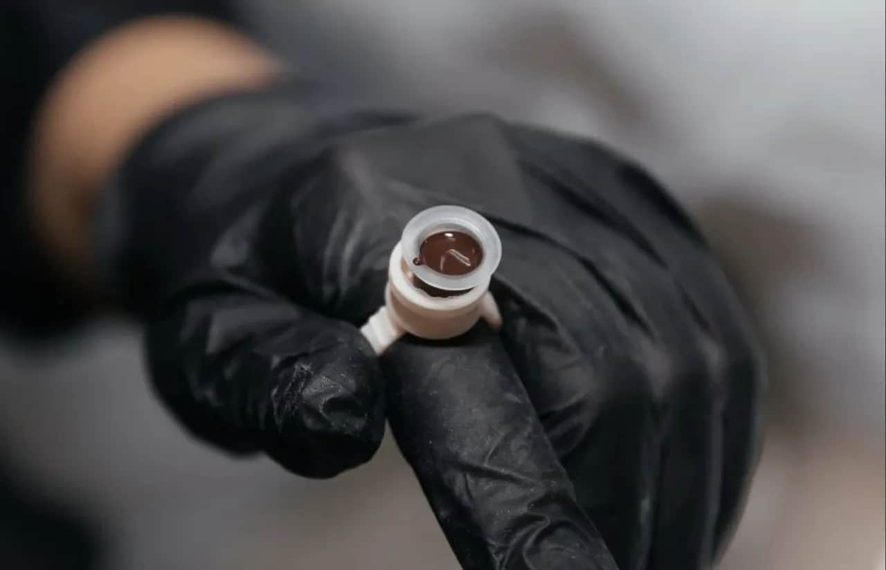 Co jest niezbędne do perfekcyjnego makijażu permanentnego? Omawiamy akcesoria do PMU