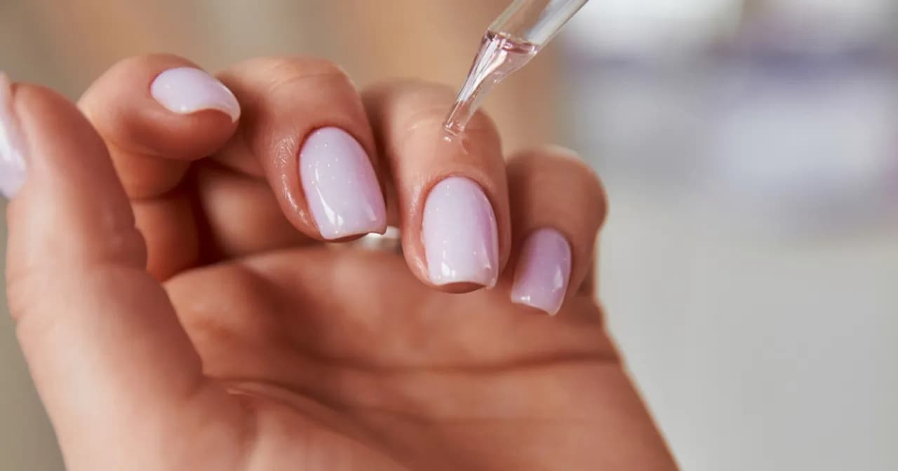 Jaki olej do paznokci? Odkryj najlepsze oleje na zdrowe paznokcie Jaki olej do paznokci? Odkryj najlepsze oleje na zdrowe paznokcie