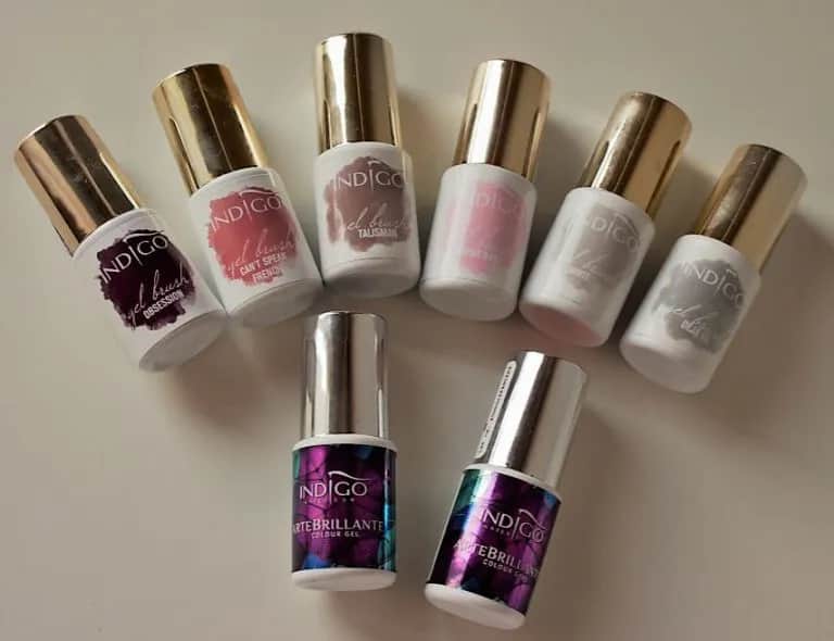 Różnice między żelami a hybrydami: co wybrać, by uniknąć błędów w manicure?